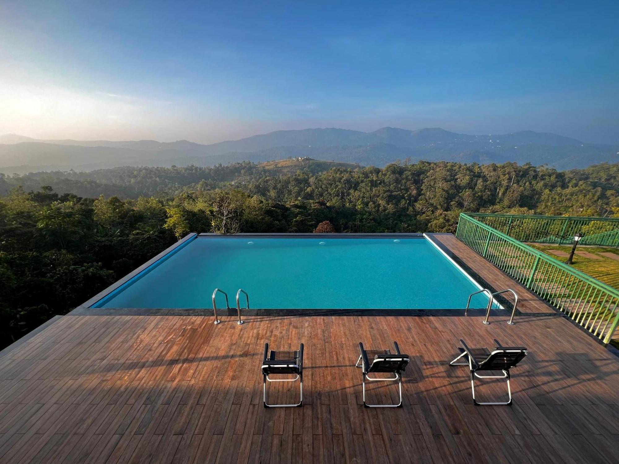 Cloudy Court Resort Idukki Ngoại thất bức ảnh