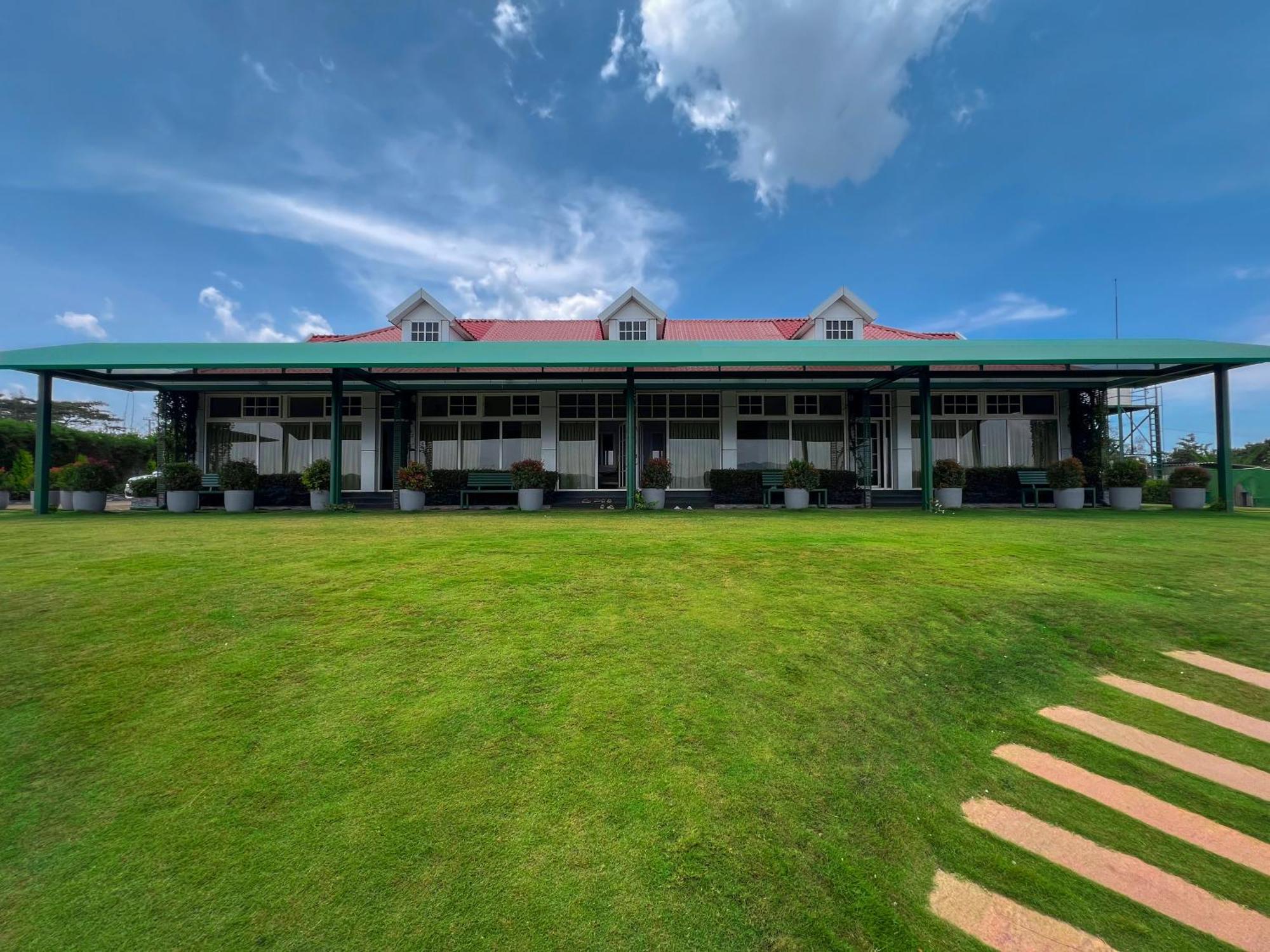 Cloudy Court Resort Idukki Ngoại thất bức ảnh